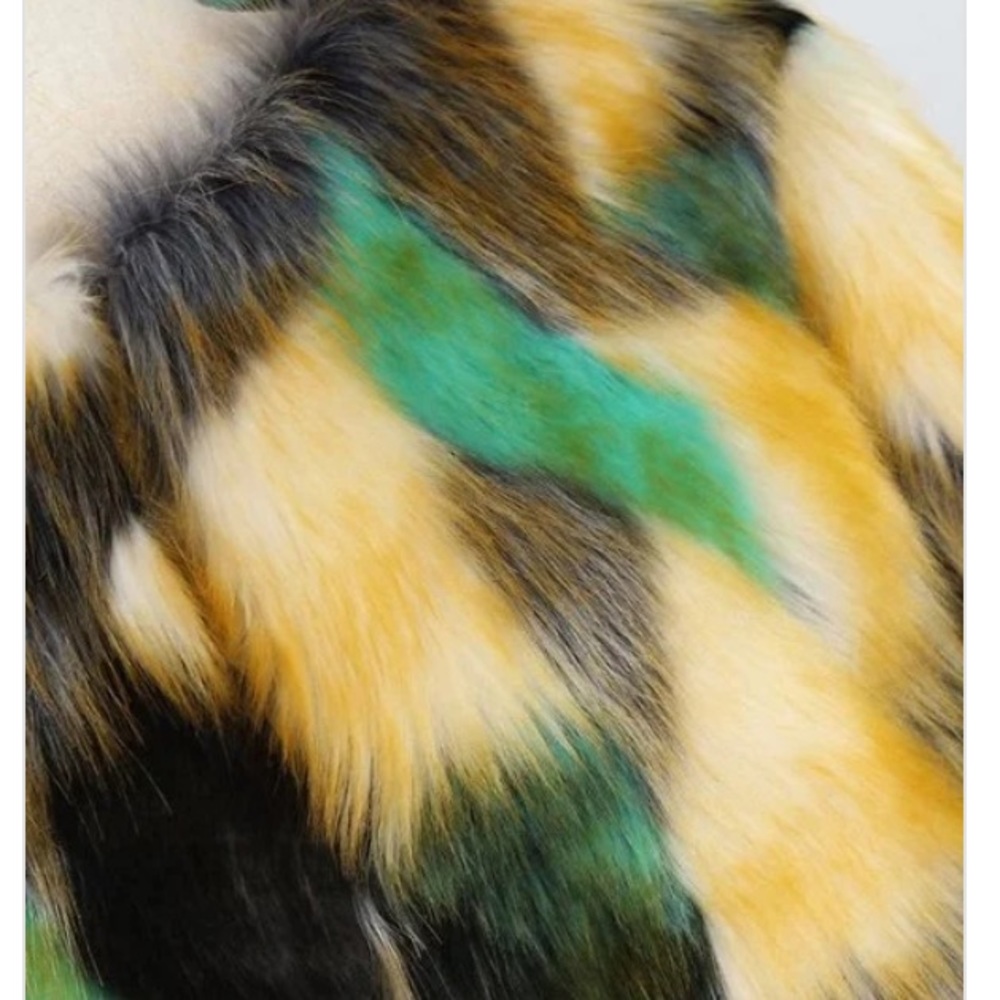 New faux fur jacket - Picture 5 of 7